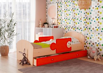 Кровать детская с ящиком и бортиками Мозайка, корпус Млечный дуб/фасад Оранжевый (ламели) в Норильске