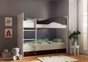 Детская  двухъярусная кровать Мая с 2 ящиками на щитах, корпус Млечный дуб, фасад Венге в Норильске - предосмотр