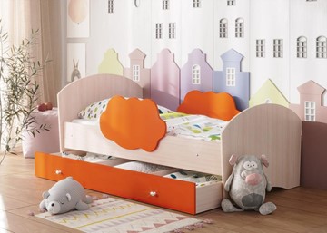 Детская кровать Тучка с ящиком, корпус Дуб млечный, фасад Оранжевый в Норильске